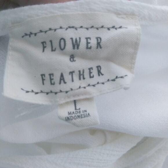 Flower & Feather White Gauzy Button Up Tie Front Blouse L - Picture 6 of 7